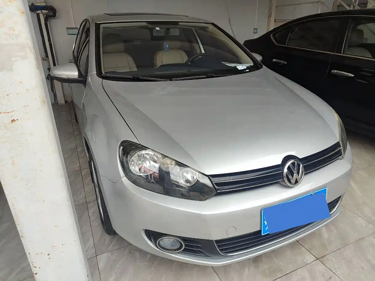 Volkswagen Golf 2011 1.6 Auto Luxury Edition фото 3