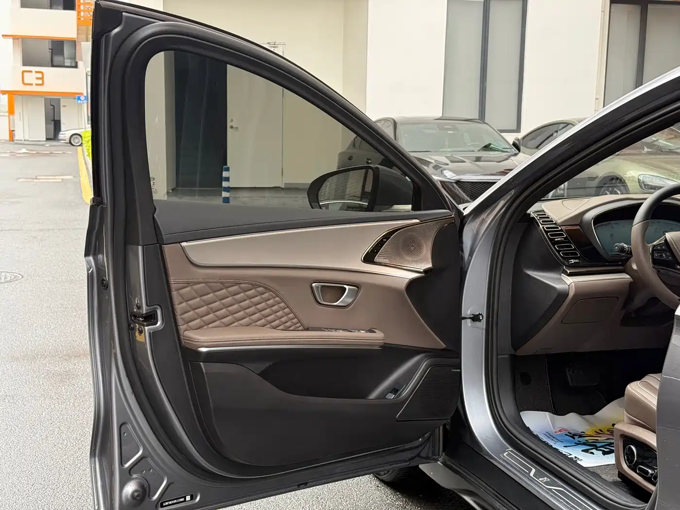 BYD Han 2022 DM-i 121KM Prestige фото 12