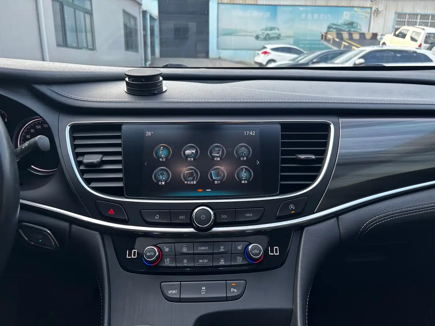 Buick LaCrosse 2018 Model 20T Elite Edition фото 9