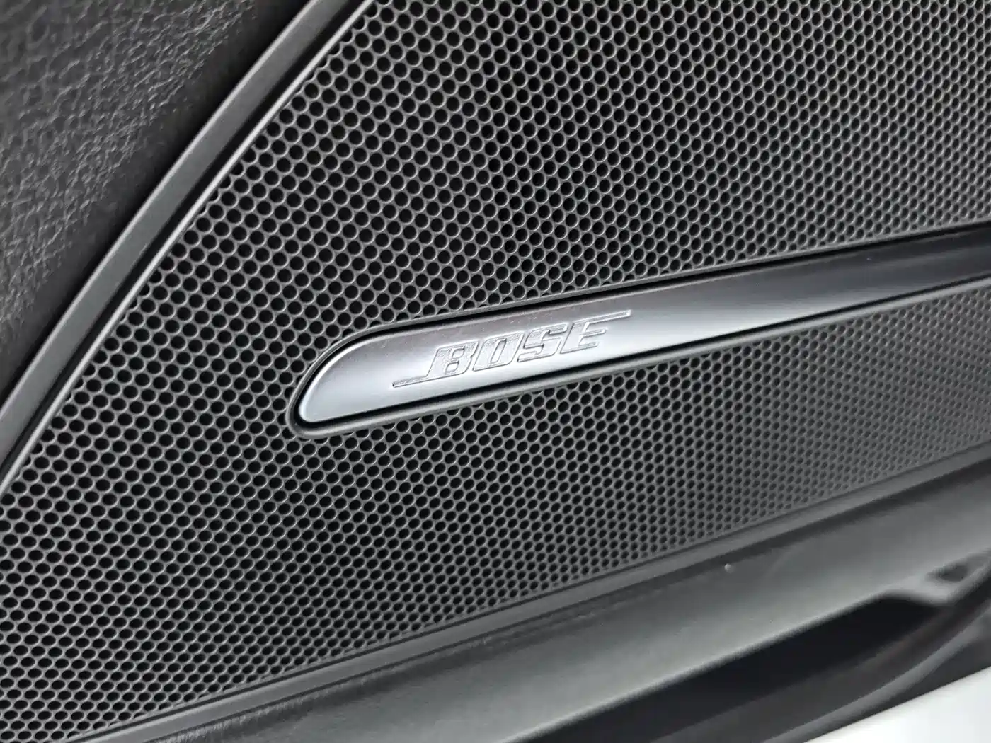 Audi A8 2011 A8L 3.0 TFSI quattro Luxury (213kW) фото 12