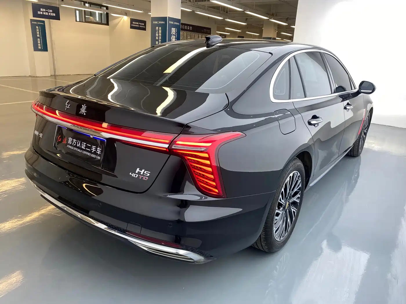 Hongqi H5 2024 2.0T Automatic Smart Connect Flag Smooth Edition фото 17