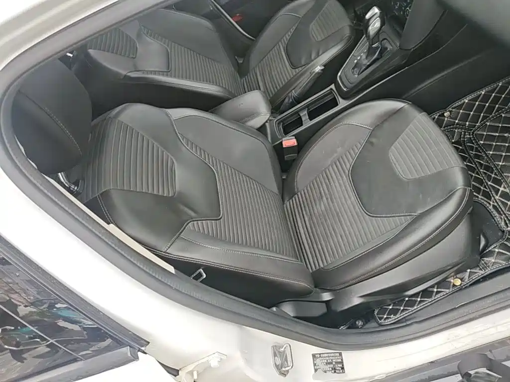 Фото 25 - Ford Focus