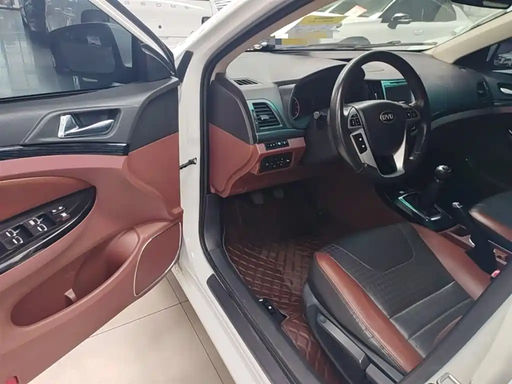 BYD Surui 2015 1.5L Manual Luxury фото 16