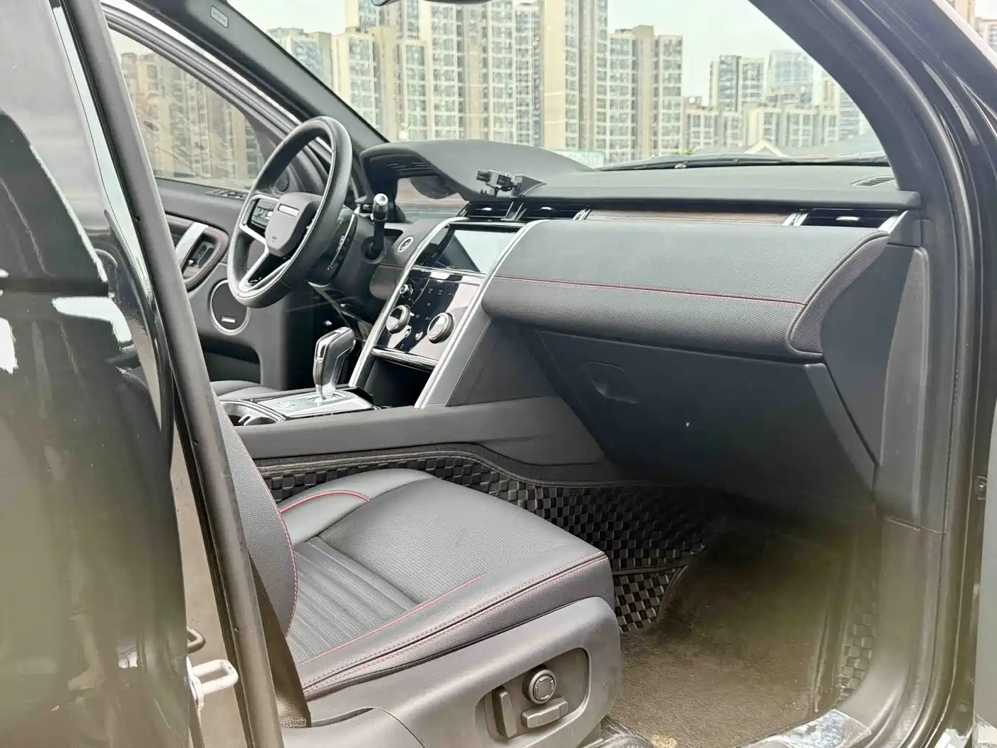 Land Rover Discovery Sport 2022 Model Facelift 249PS R-Dynamic SE Performance Tech Edition 5-seater фото 7