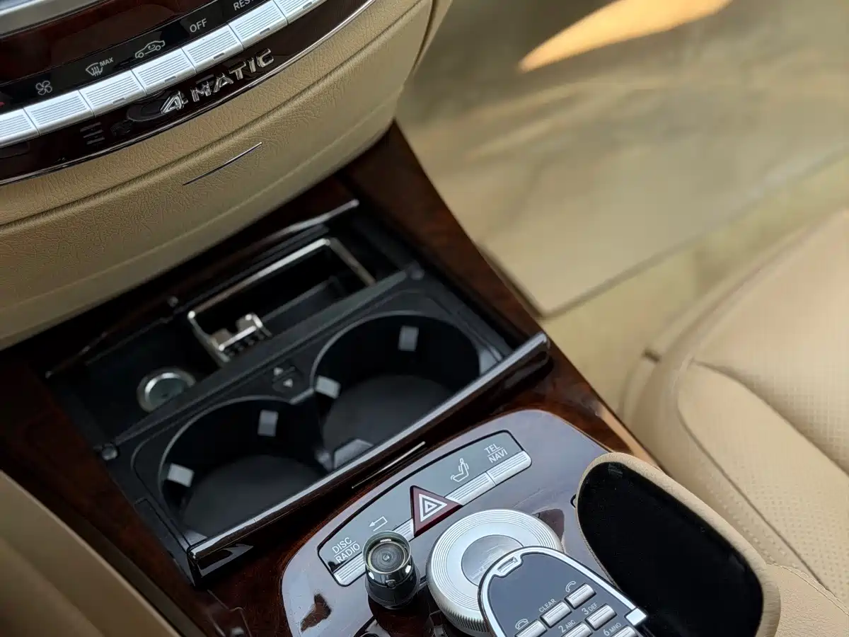 Photo 12 - Mercedes-Benz S-Class