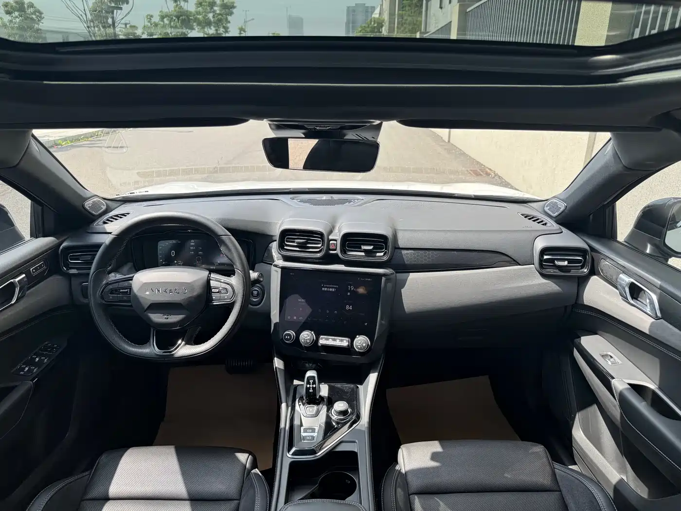 Lynk & Co 02 Hatchback 2022 2.0TD Pro фото 5