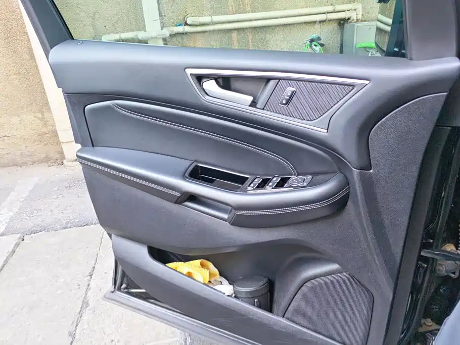 Photo 7 - Ford Edge