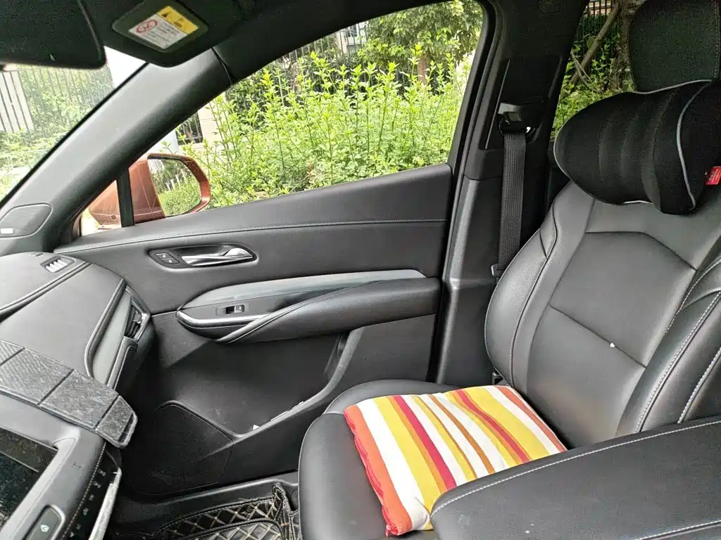 Cadillac XT4 2019 2018 28T FWD Leading Edition