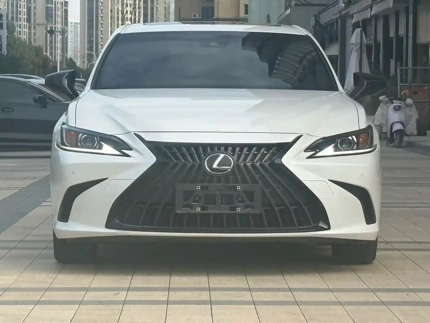 Lexus ES 2023 200 Excellence Edition фото 2
