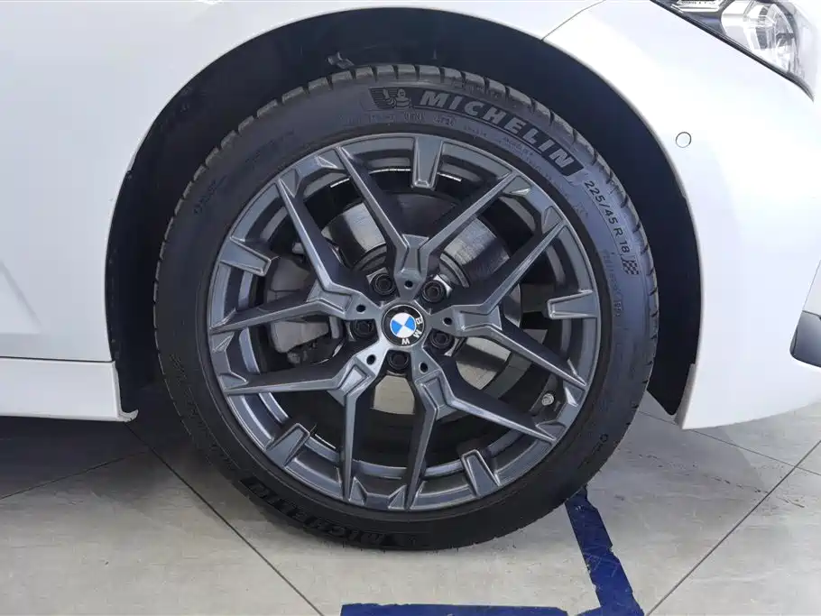 BMW 3 Series 2025 330Li M Sport Night Edition фото 6