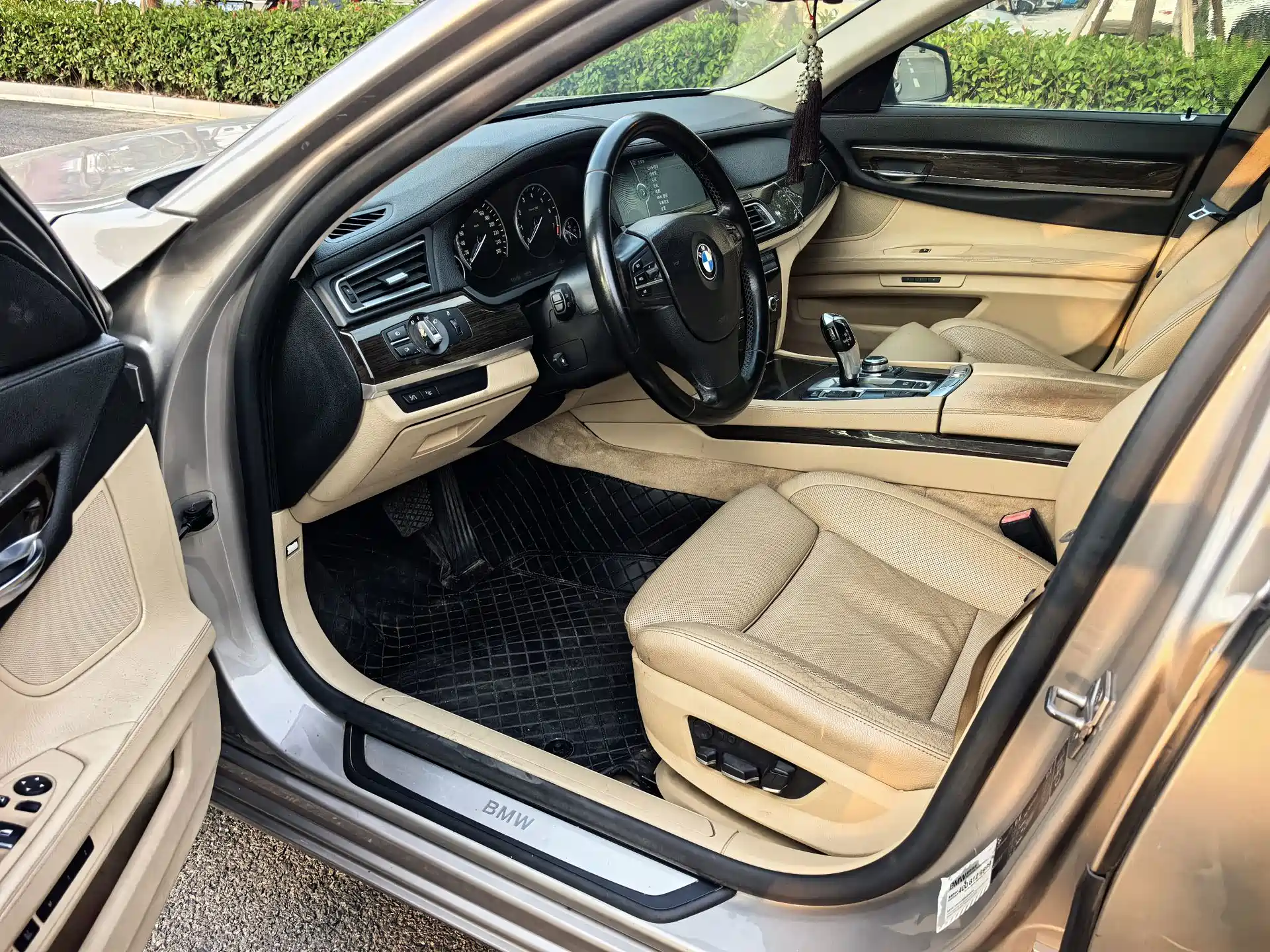 Photo 5 - BMW 7 Series