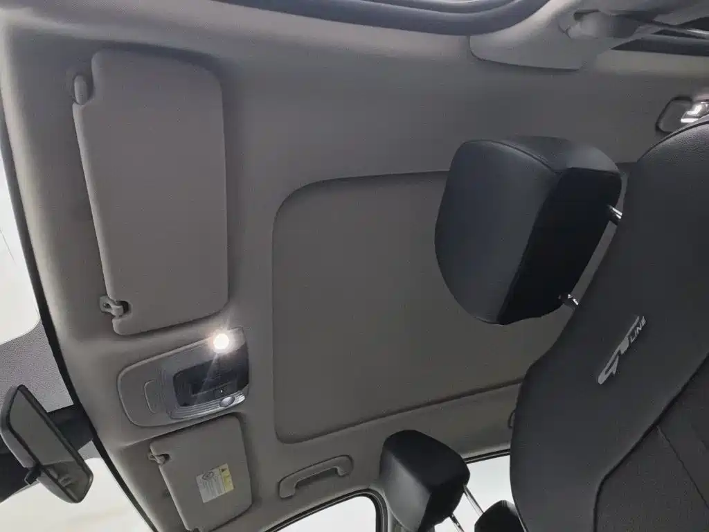 Photo 14 - Kia K5