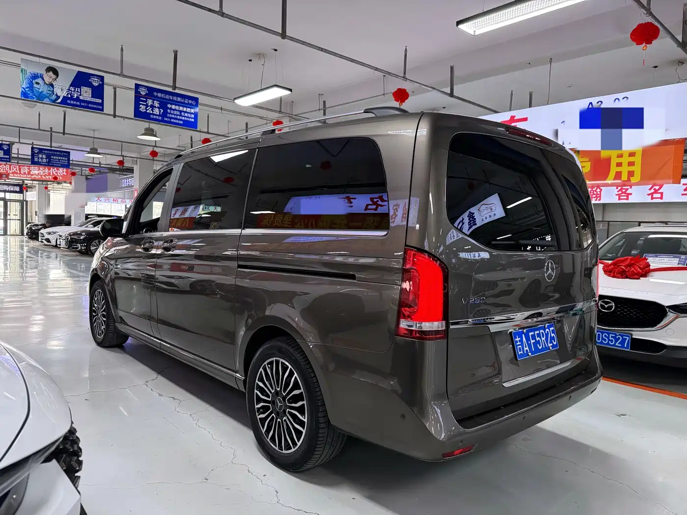 Mercedes-Benz V-Class 2017 Model V 260 Premium Edition фото 6
