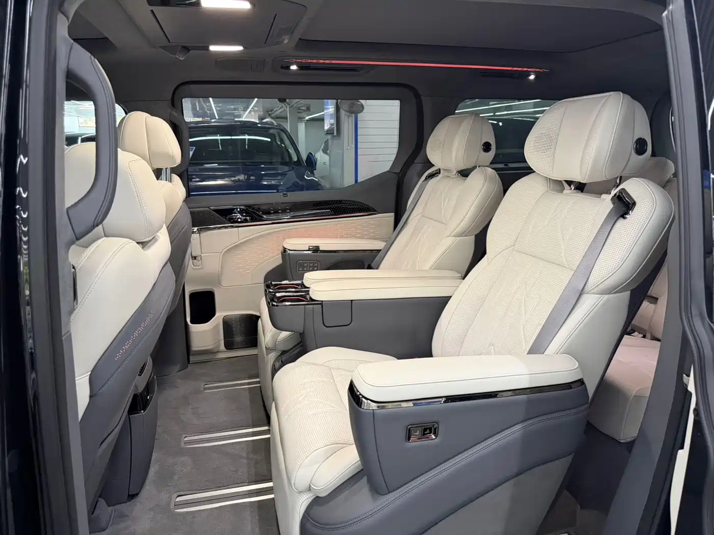 ZEEKR 009 2026 2024 6-seat Executive AWD 108kWh