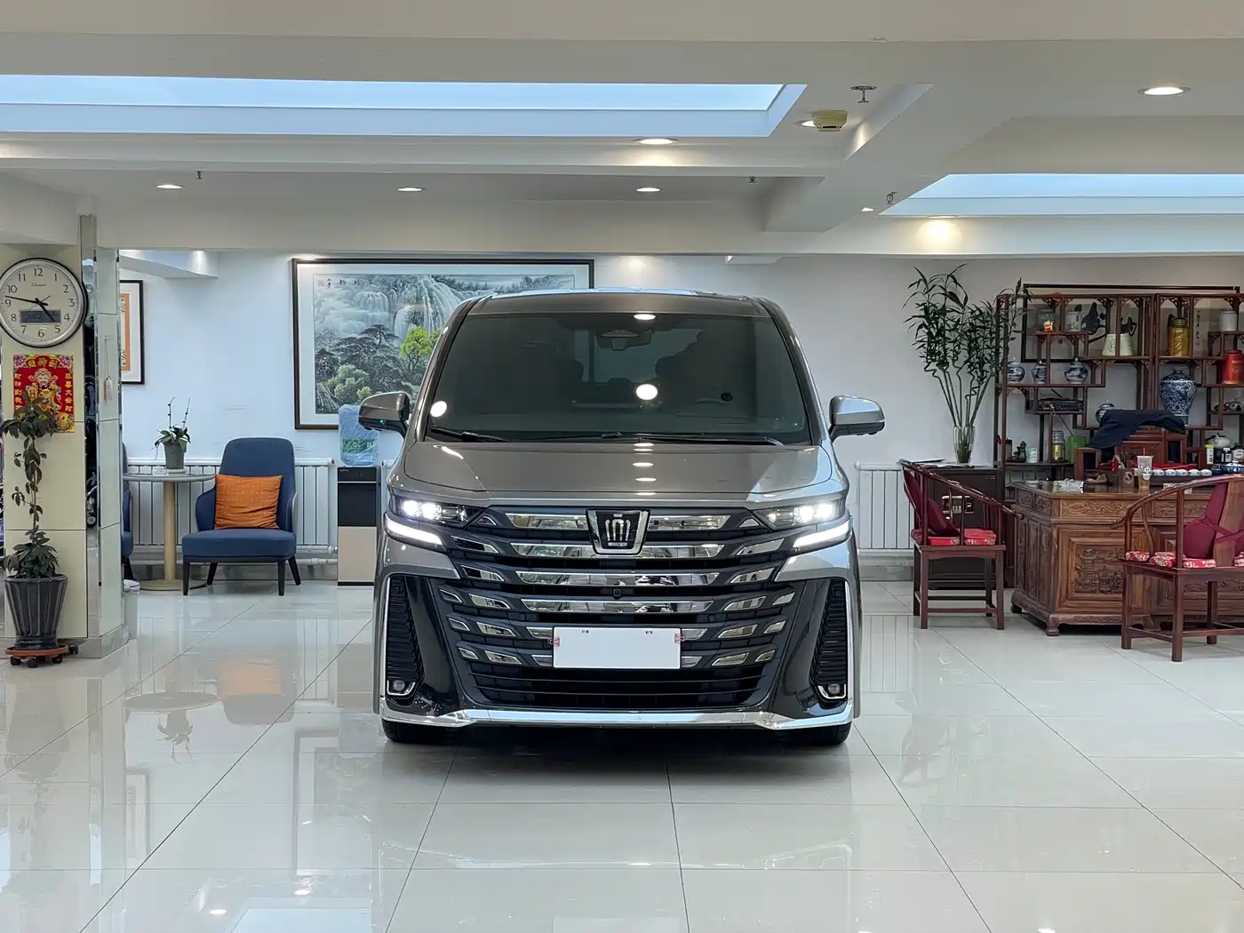 Toyota Vellfire 2024 Crown Hybrid 2.5L Premium Edition фото 2