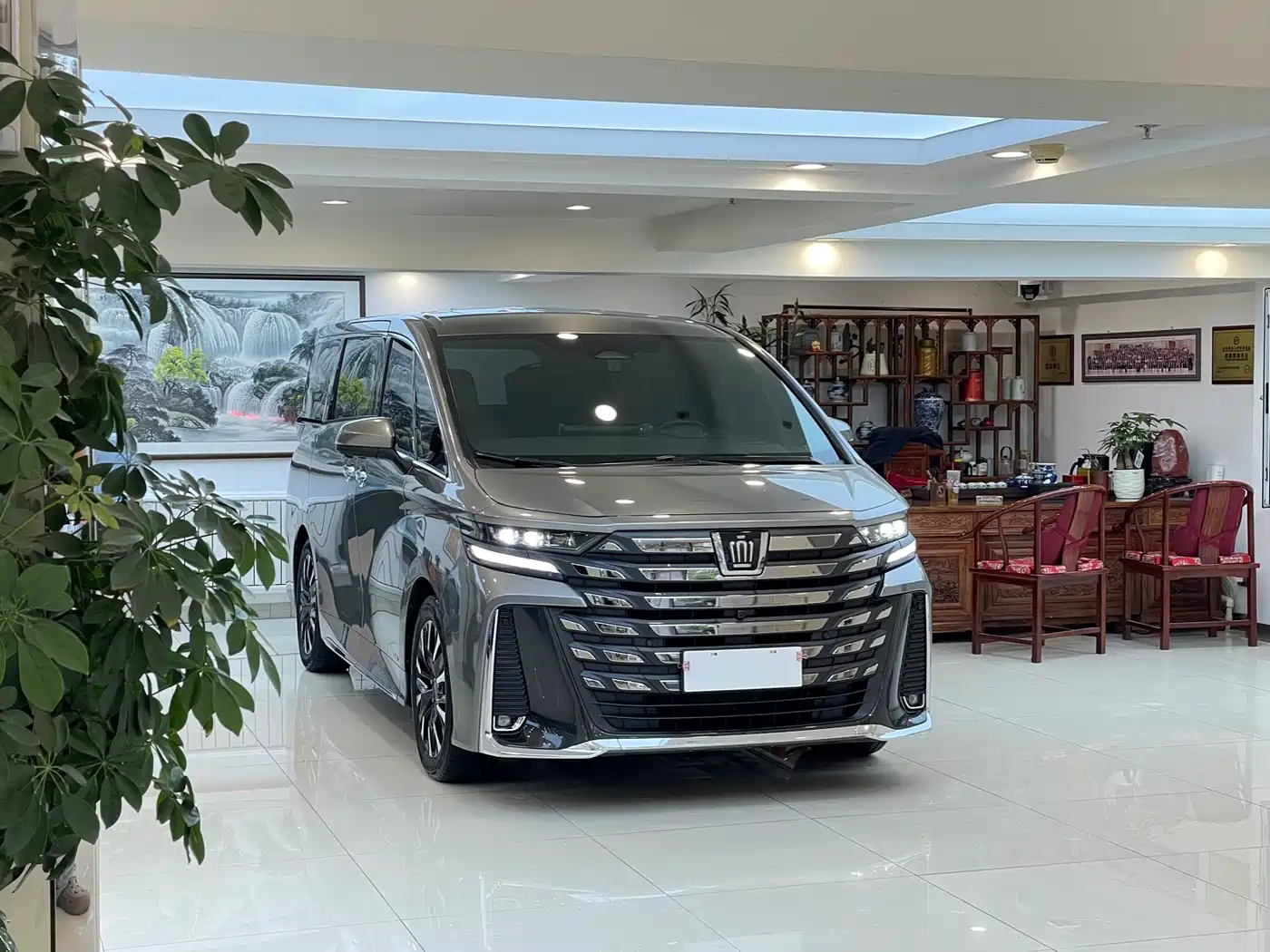 Toyota Vellfire 2024 Crown Hybrid 2.5L Premium Edition фото 3