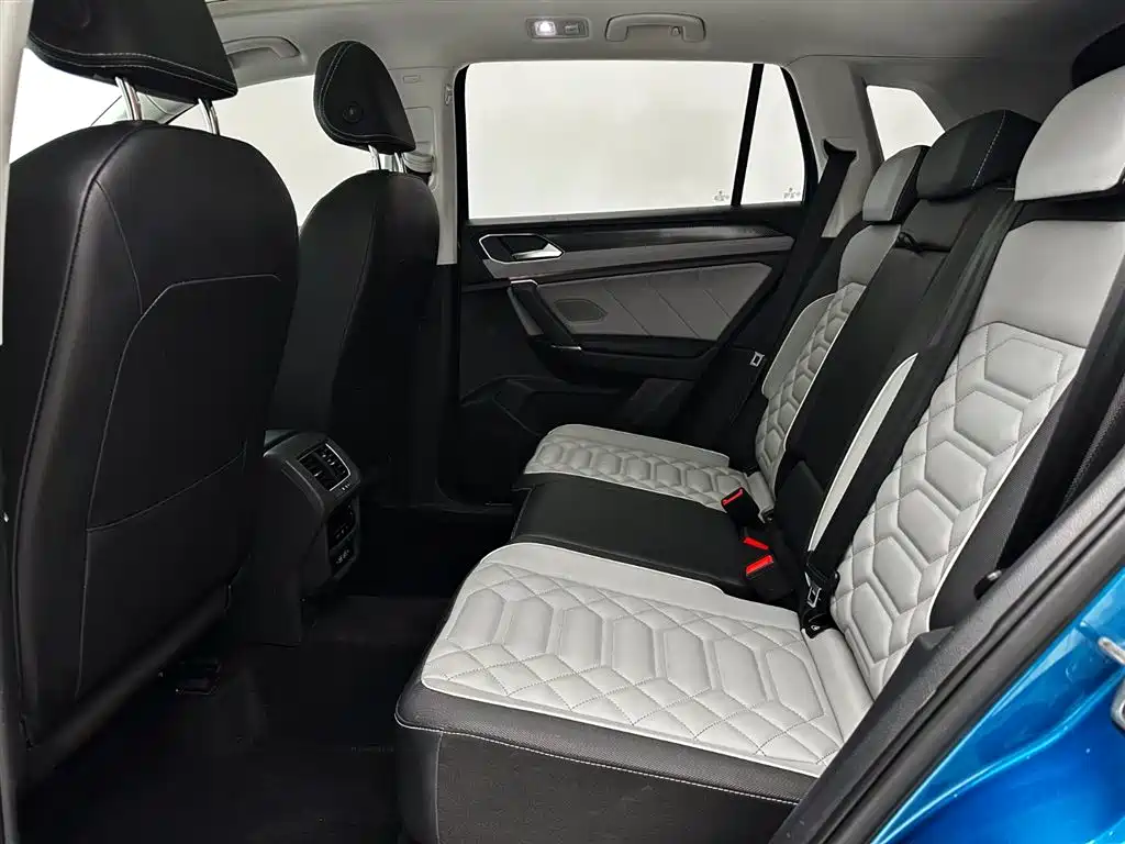 Volkswagen Tayron 2023 280TSI 2WD Luxury Plus Advanced Edition фото 21