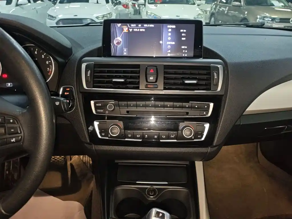 BMW 1 Series (Import) 2016 120i Leading Model фото 13