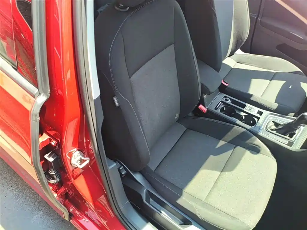Volkswagen Golf 2018 1.6L Automatic Fashion фото 25