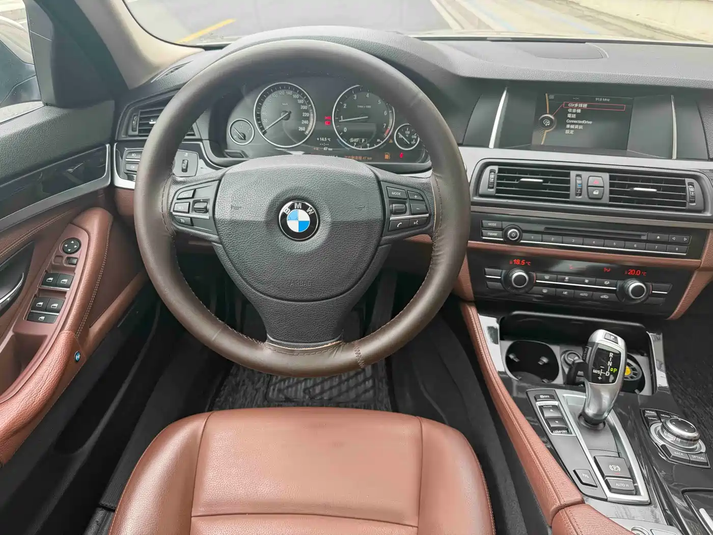 BMW 5 Series (Import) 2014 520i Classic фото 9