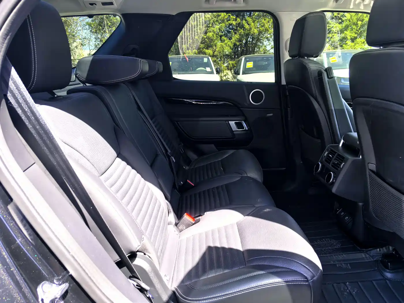 Land Rover Discovery 2024 Model 360PS S фото 8