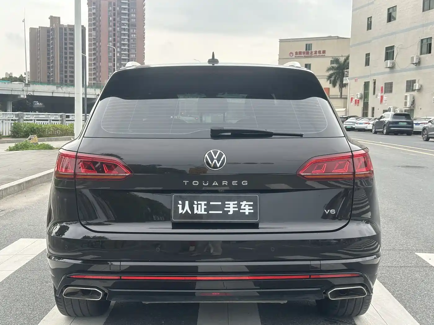 VOLKSWAGEN TOUAREG