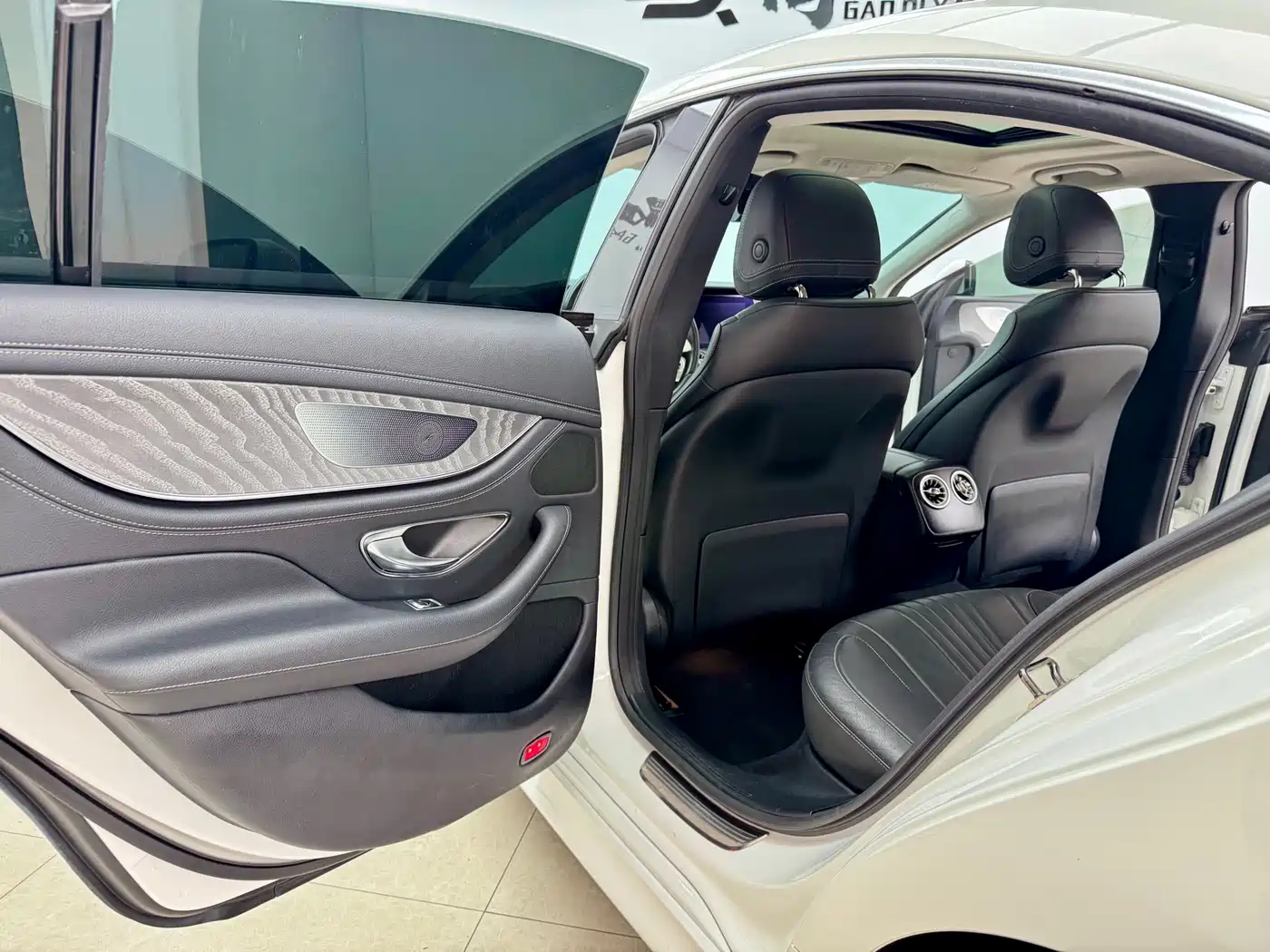Mercedes-Benz CLS 2018 CLS 300 Dynamic фото 11