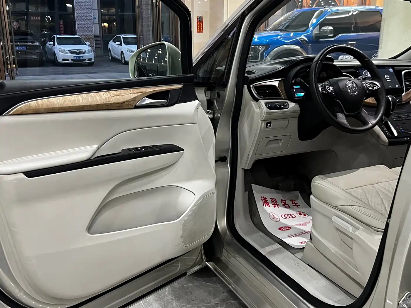 Фото 9 - Buick GL8