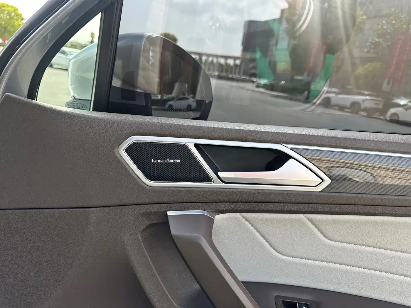 Volkswagen Tiguan L 2022 380TSI Automatic 4WD R-Line Flagship 7-Seater фото 14