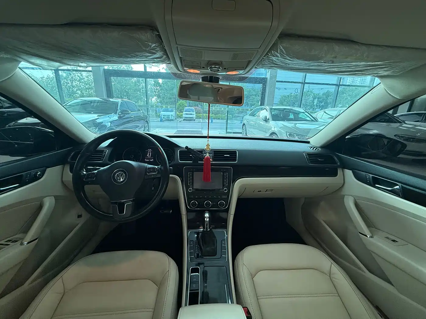 Volkswagen Passat 2014 1.8TSI DSG Luxury Edition фото 15