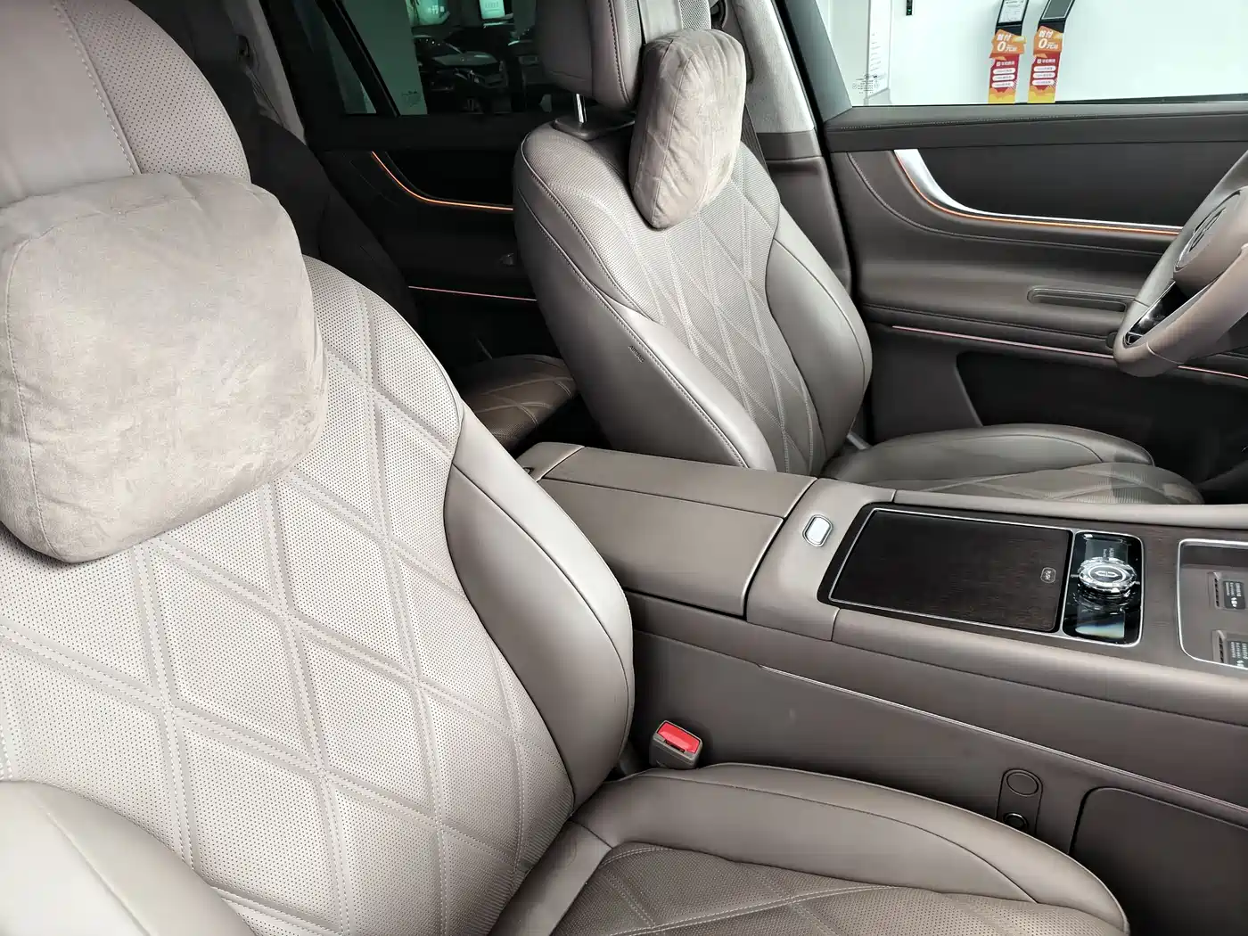 AITO Wenjie AITO M9 2025 Extended Range Ultra 52kWh 6-Seater фото 16