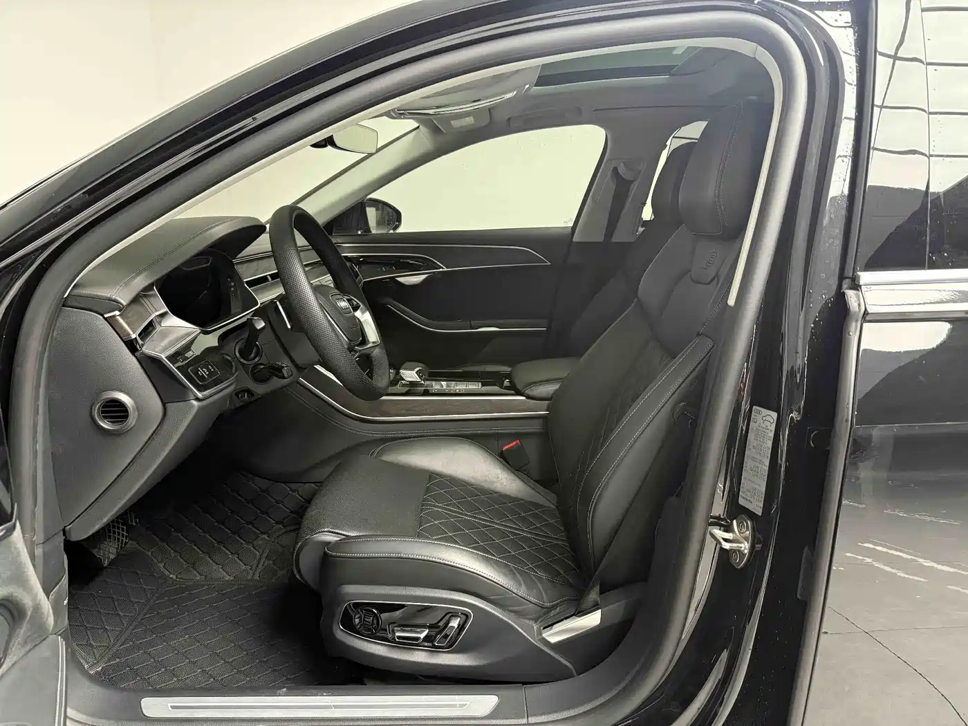 Audi A8 2023 A8L 50 TFSI quattro Exclusive фото 9
