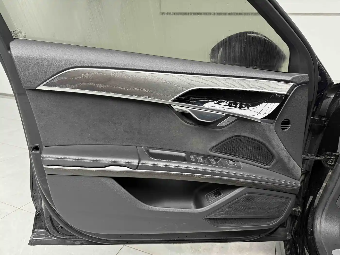 Audi A8 2023 A8L 50 TFSI quattro Exclusive фото 16