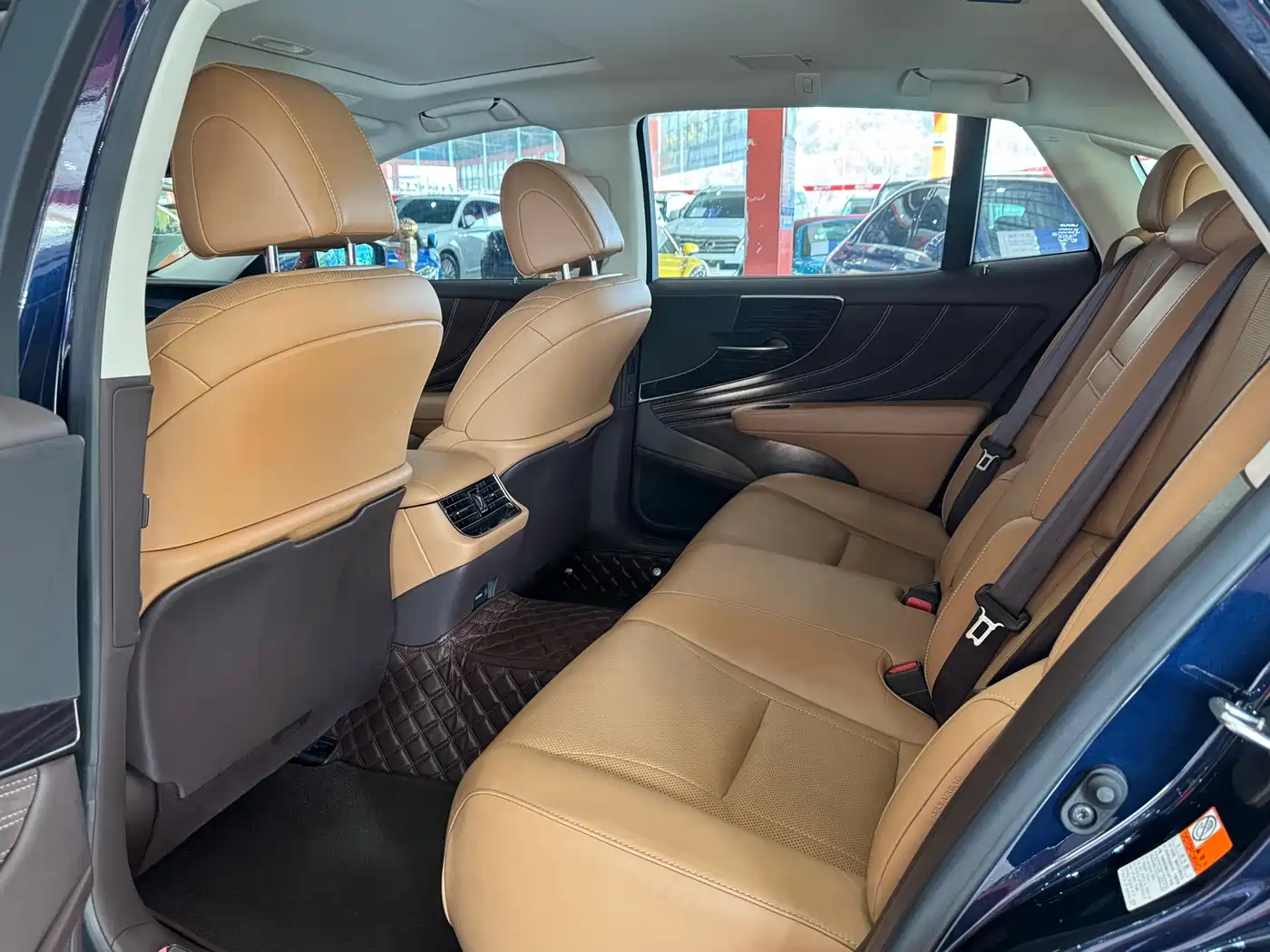 Lexus LS 2018 500h Excellence Edition China V фото 14
