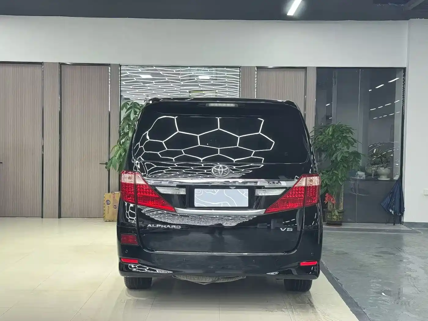 Toyota Alphard 2012 3.5L Luxury Edition фото 9