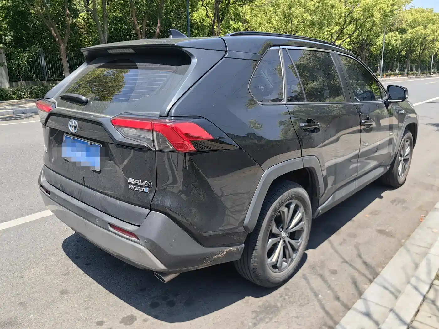 Toyota RAV4 Rongfang 2023 Hybrid 2.5L E-CVT 2WD Elite Plus Edition фото 10