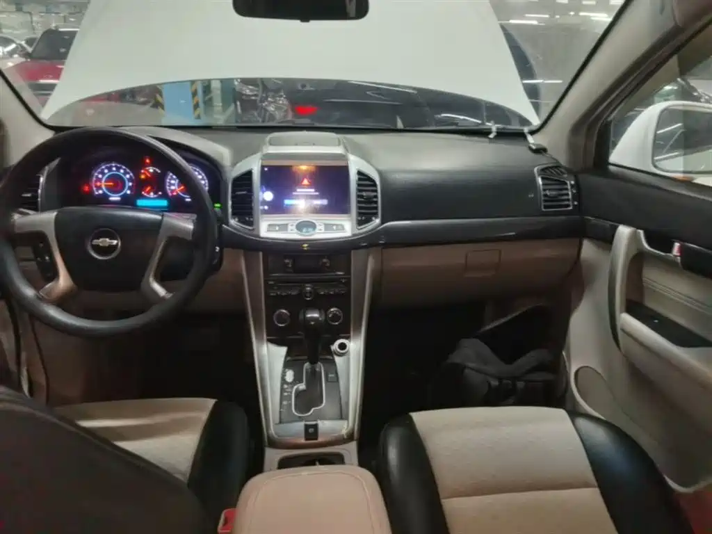 Chevrolet Captiva 2014 2.4L 2WD Urban 5-seater фото 13