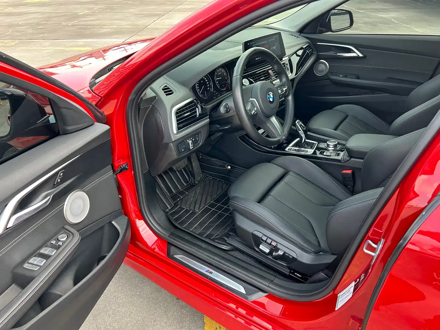 BMW 1 Series 2023 125i M Sport Shadow Edition фото 8