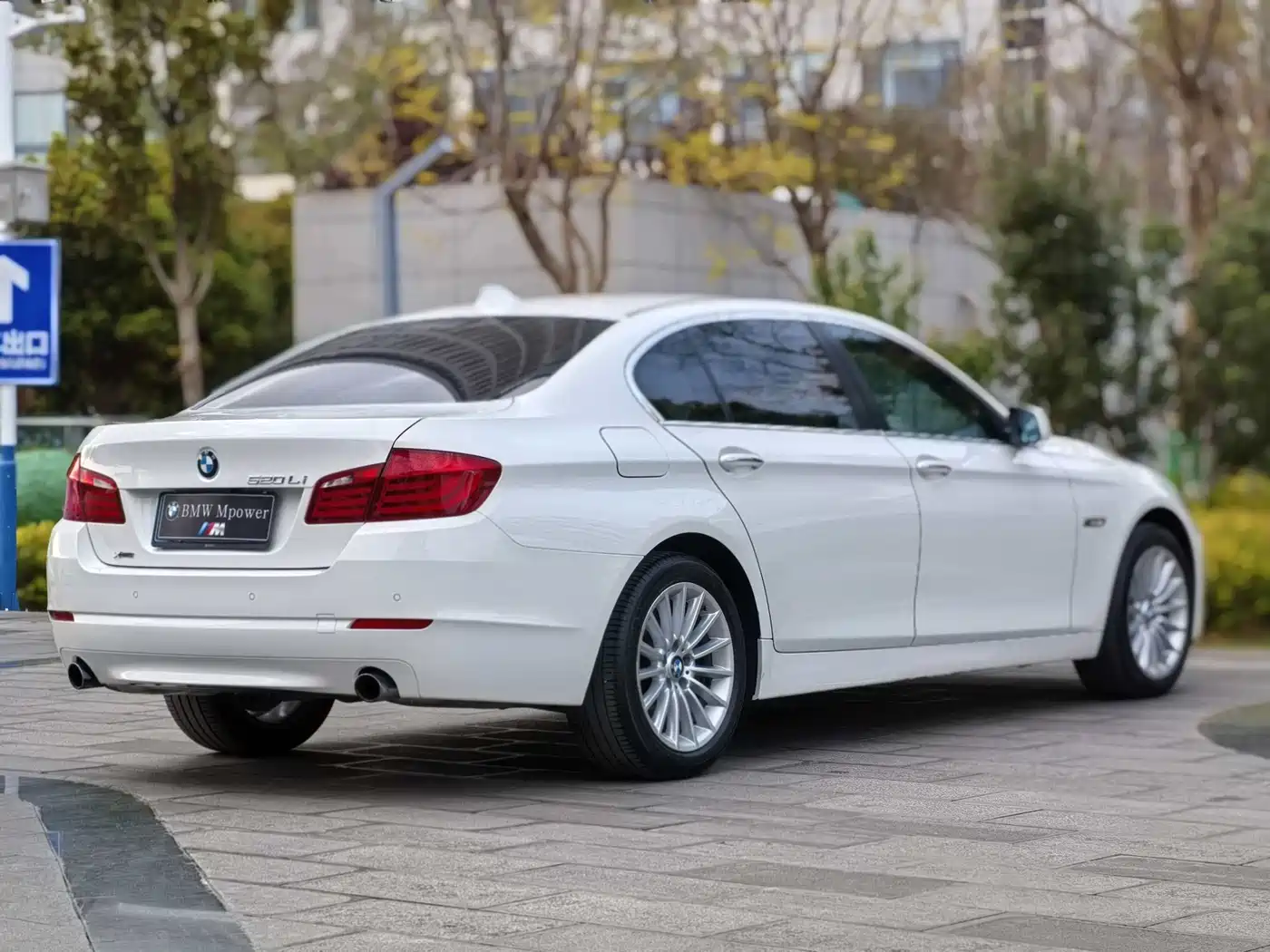 BMW 5 Series 2013 535Li Luxury фото 4