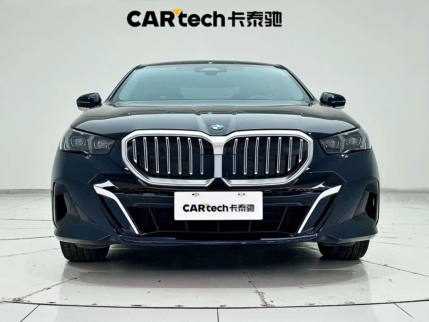 BMW 5 Series 2025 530Li Leading M Sport Package фото 3