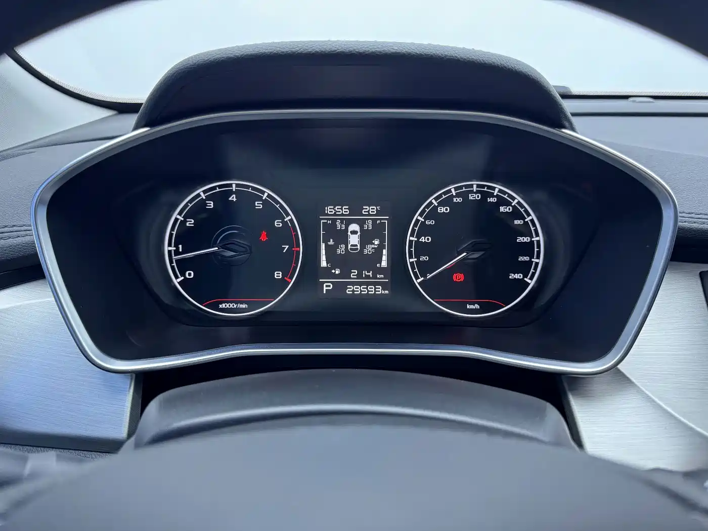 Photo 18 - Geely Binyue