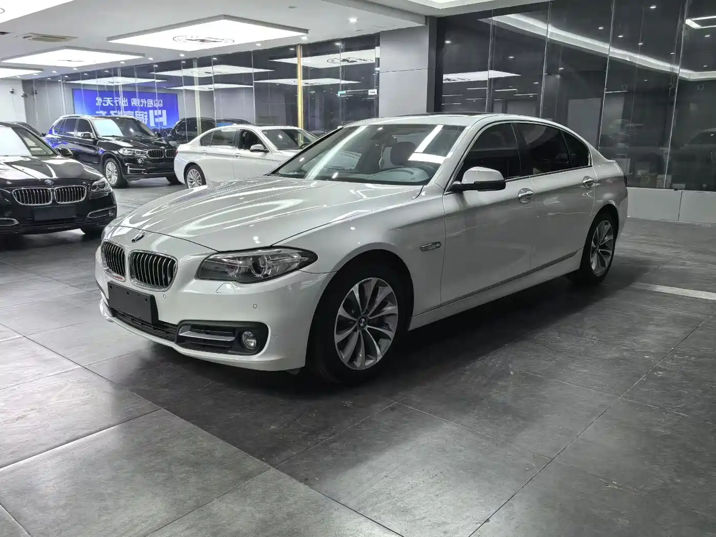 BMW 5 Series 2017 525Li Leading Edition