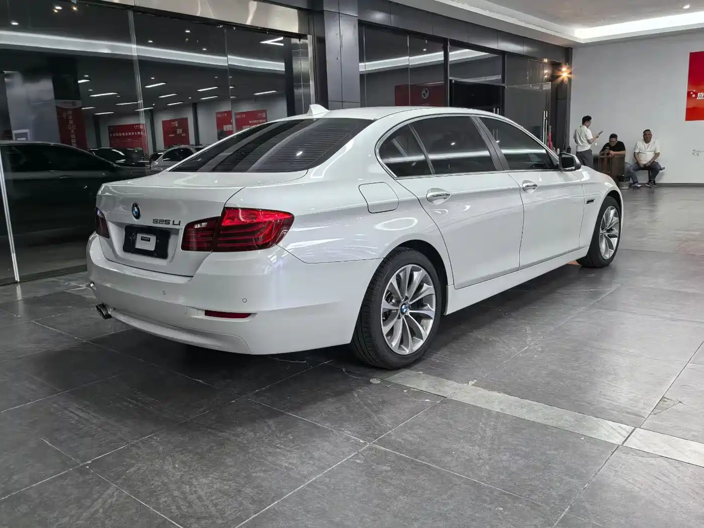 BMW 5 Series 2017 525Li Leading Edition фото 9