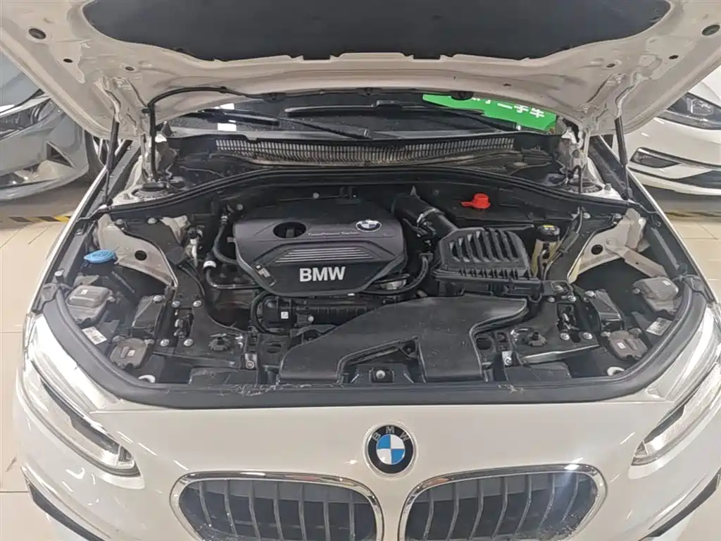 BMW 1 Series 2018 118i Sport Edition фото 20