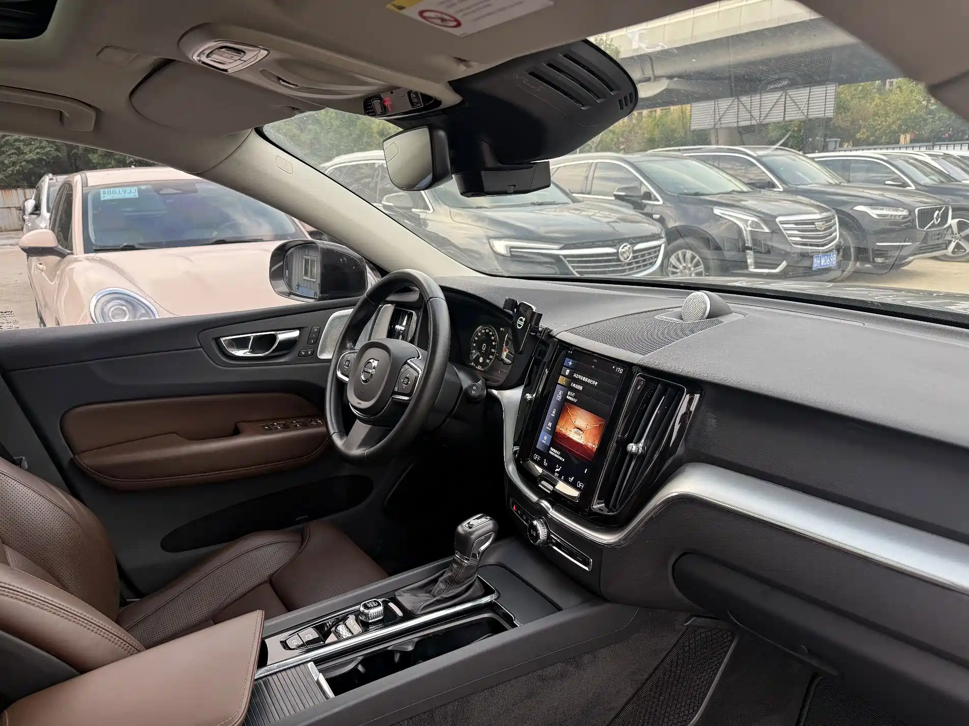Фото 9 - Volvo XC60