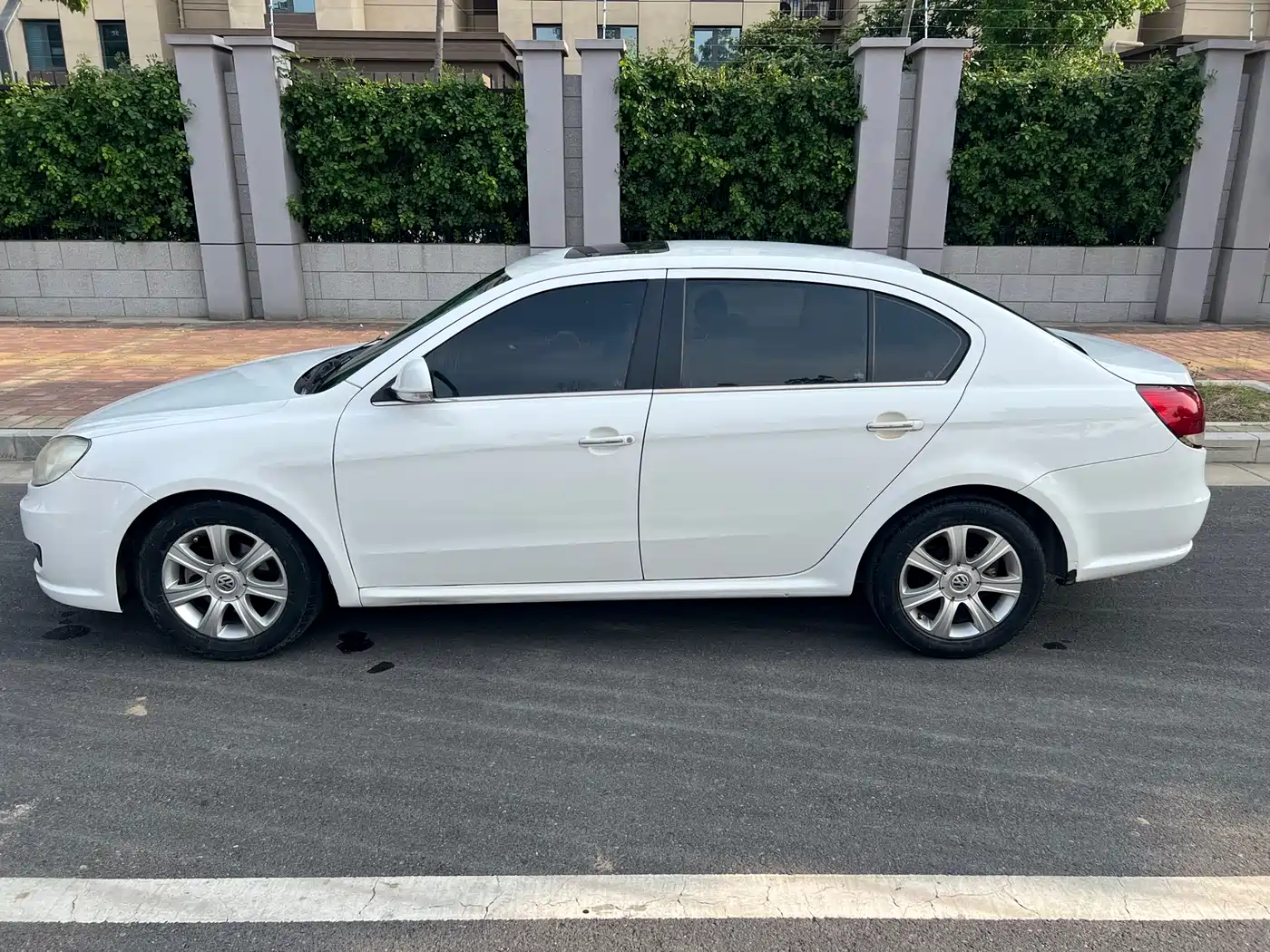 Volkswagen Lavida 2011 1.6L Automatic Pinxuan Edition фото 10