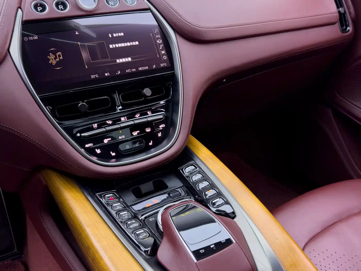 Aston Martin DBX 2020 2020 4.0T V8