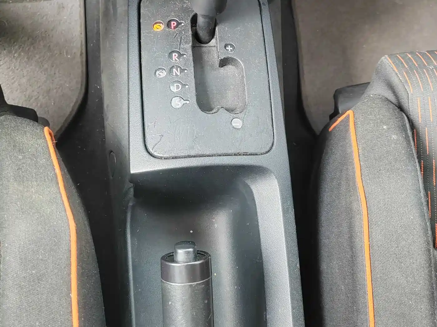 Volkswagen Beetle 2010 Model 2.0 BlackOrange Comfort Edition фото 8