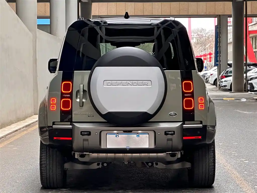 Land Rover Defender 2023 Facelift 110 3.0T P400 X-DYNAMIC HSE фото 4
