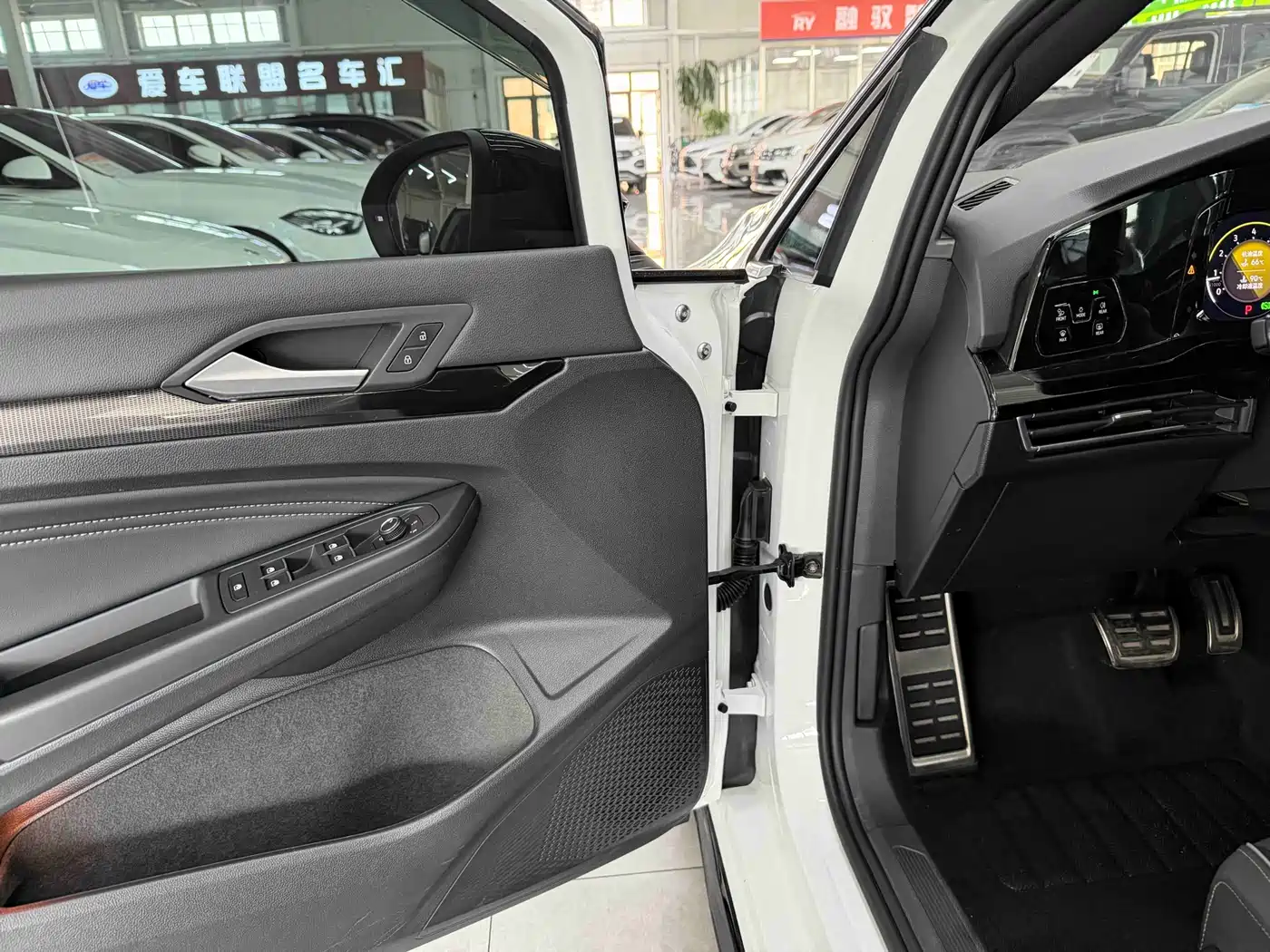 Volkswagen Golf 2021 280TSI DSG R-Line фото 9